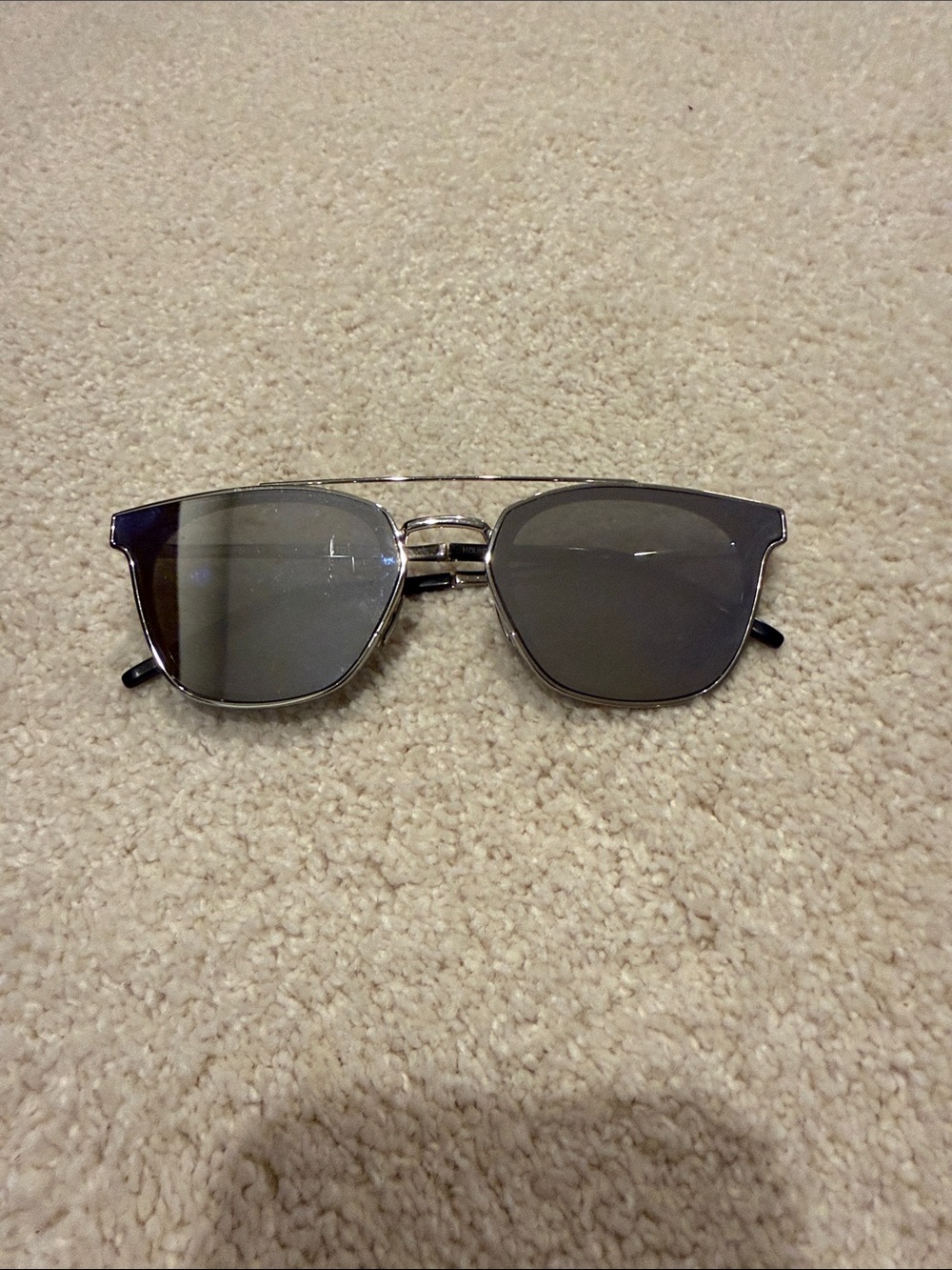 Saint Laurent SL 28 Metal sunglasses in a silver frame with mirrored lenses - Picture 2 of 7
